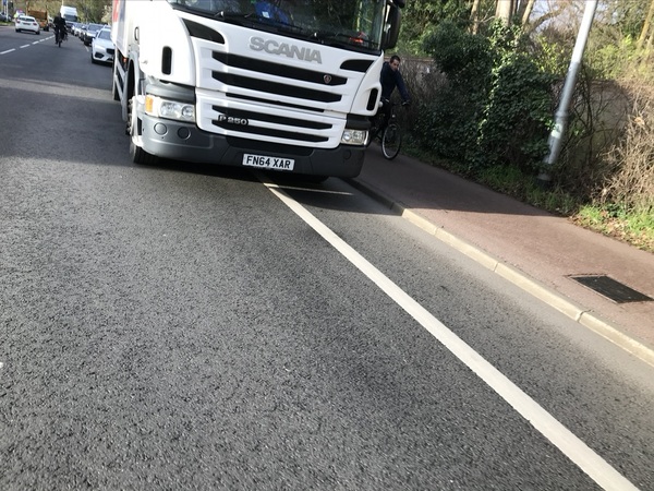 The photo for Trumpington Road cycle lane (opposite Nuffield Hospital).